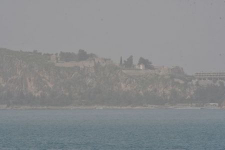 Καιρός: Αφρικανική σκόνη και υψηλές θερμοκρασίες σήμερα – Βροχές από την Τρίτη