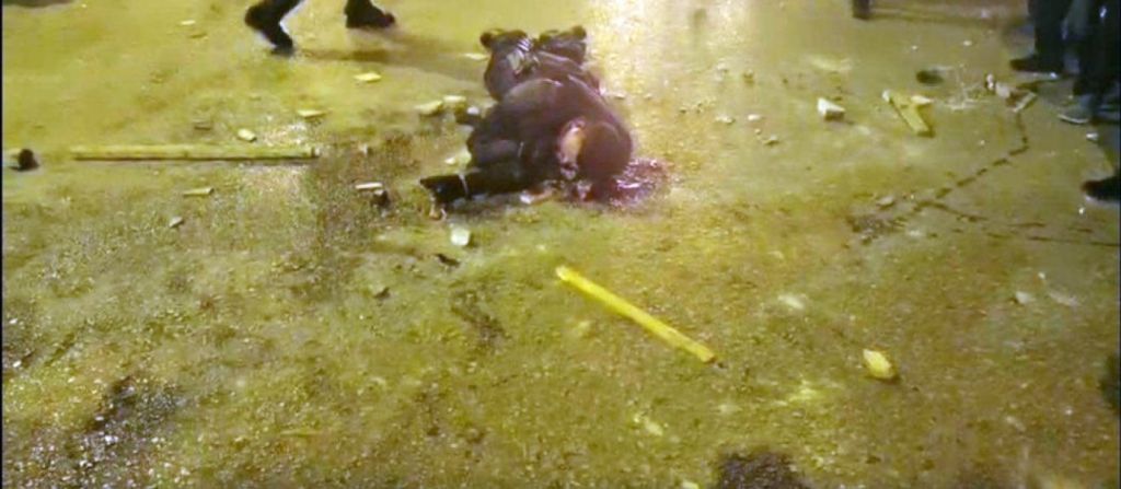 Νέα Σμύρνη : Καρέ – καρέ η επίθεση στον αστυνομικό