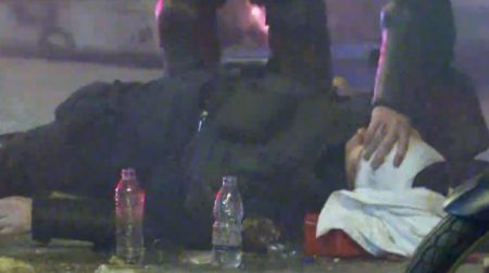 Νέα Σμύρνη : Τραυματισμός αστυνομικού – Το βίντεο της επίθεσης