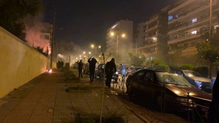 Νέα Σμύρνη : Ο ΣΥΡΙΖΑ καταδικάζει την επίθεση στον αστυνομικό – «Η βία δεν απαντιέται με βία»