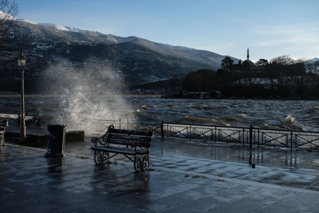 Κορωνοϊός : Σκληρό lockdown σε Ιωάννινα και Χαλκιδική εισηγούνται οι ειδικοί