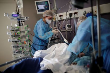 Κορωνοϊός : Σήμα κινδύνου από τα νοσοκομεία – Χωρίς τέλος οι διασωληνώσεις