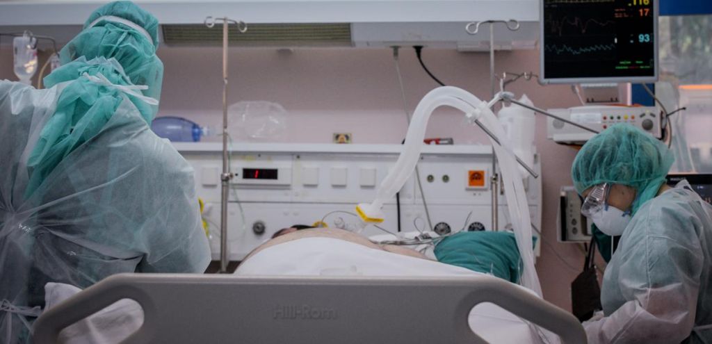 Παθολόγος Νοσοκομείου «Γεννηματάς» : Δε θα αντέξει το ΕΣΥ – Να επιταχθούν άμεσα ιδιωτικές κλινικές