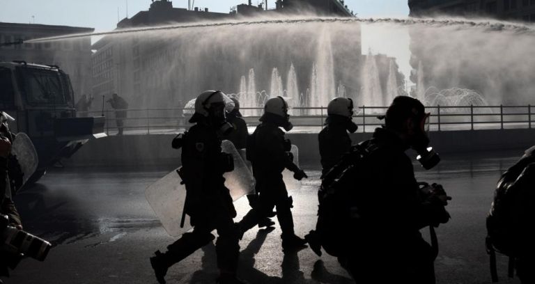 Αστυνομική βία : Τι απαντά ο Χρυσοχοϊδης
