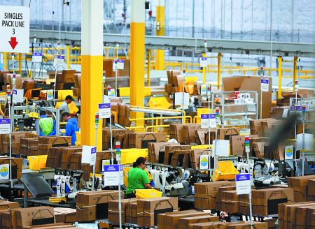 Μπάιντεν και εργαζόμενοι «στριμώχνουν» την Amazon