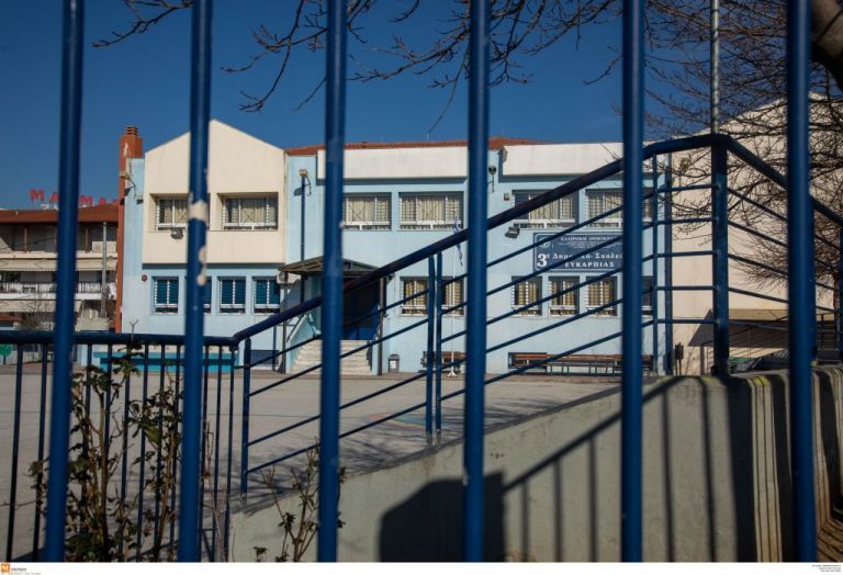 Σχολεία : Κλειστά για άλλες δύο εβδομάδες – Γιατί άλλαξε η απόφαση να ανοίξουν πρώτα | tovima.gr