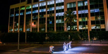 Σκάι : Καταδικάζει την επίθεση με μολότοφ ο πολιτικός κόσμος