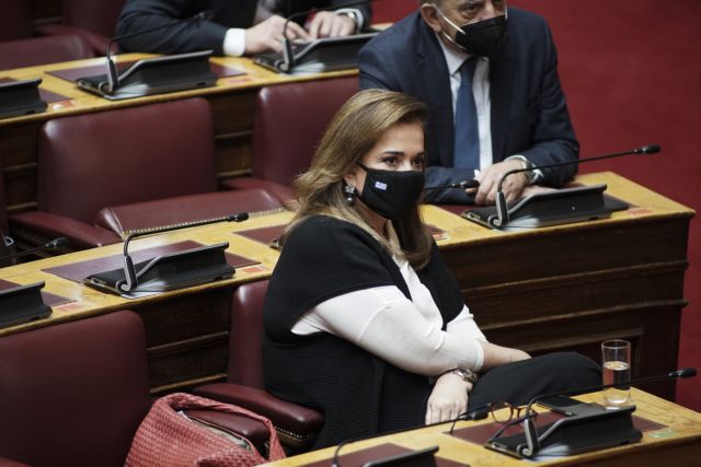 Όχημα της ασφάλειας της Μπακογιάννη ενεπλάκη σε τροχαίο – Τι δηλώνει η ίδια