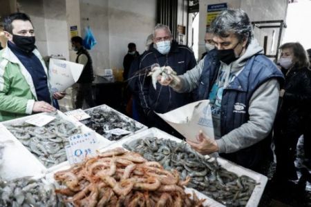 Καθαρά Δευτέρα : Αυξημένη η κίνηση στη Βαρβάκειο – Οι τιμές των σαρακοστιανών