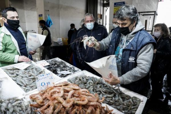 Καθαρά Δευτέρα : Αυξημένη η κίνηση στη Βαρβάκειο – Οι τιμές των σαρακοστιανών