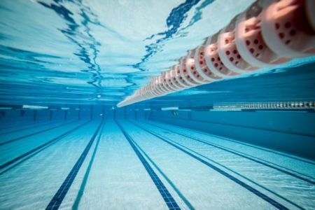 Σοκάρουν οι καταγγελίες για τον προπονητή κολύμβησης – Πώς προσέγγιζε τις αθλήτριες