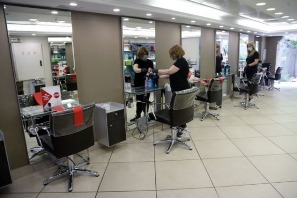 Lockdown : Αντίστροφη μέτρηση για το άνοιγμα καταστημάτων και κομμωτηρίων – Οι κρίσιμες ημερομηνίες