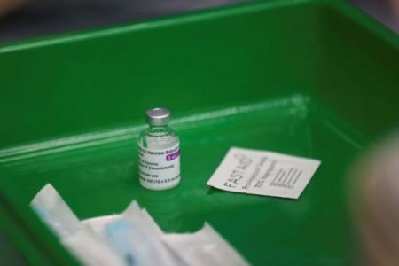 Κικίλιας για το εμβόλιο της AstraZeneca: Εμπιστευόμαστε τον EMA – Συνεχίζονται οι εμβολιασμοί