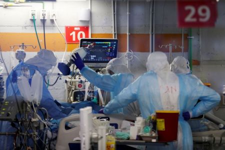 Κορωνοϊός : Συναγερμός για κρούσμα με συνδυασμό μεταλλάξεων – Οι παραλλαγές του ιού «γονατίζουν» τα νοσοκομεία