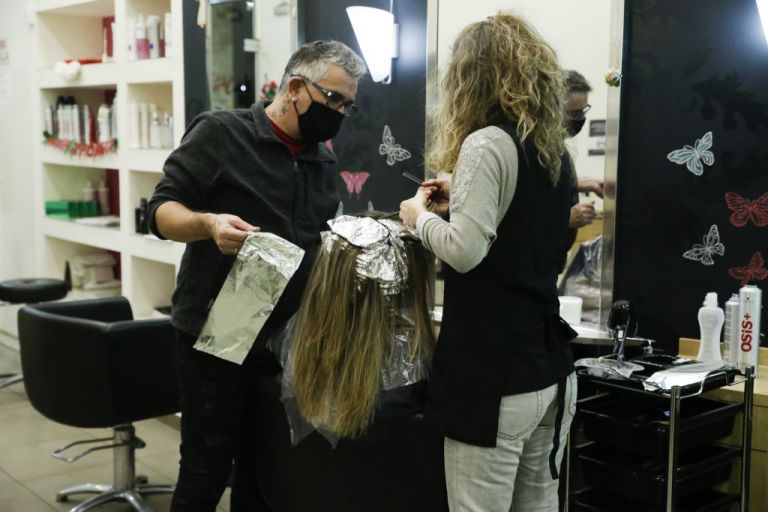 Lockdown : Τι αναμένεται να ανοίξει την Δευτέρα