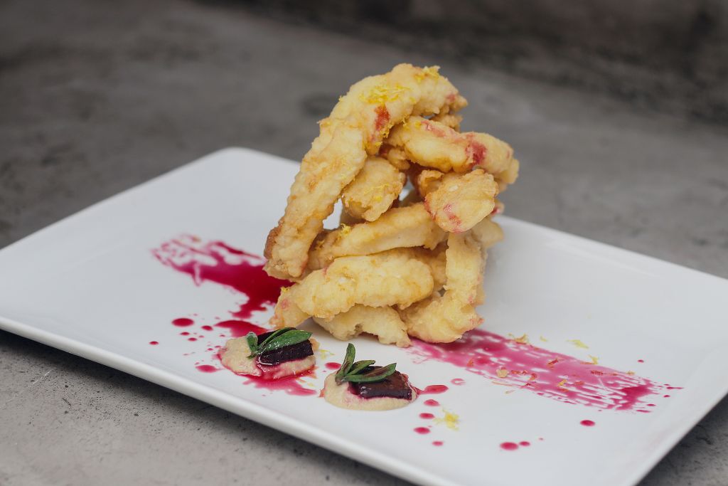 Μπακαλιάρος σε λωρίδες παναρισμένες με καλαμποκάλευρο