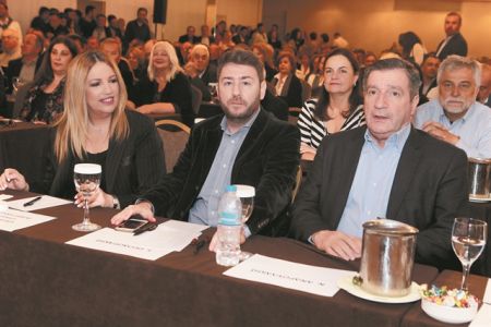 Τα εκλογικά σενάρια και ο πονοκέφαλος των ψηφοδελτίων