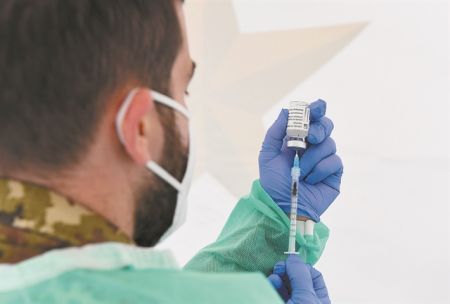 Το θρίλερ με την AstraZeneca, οι πιέσεις και το «ντόμινο»