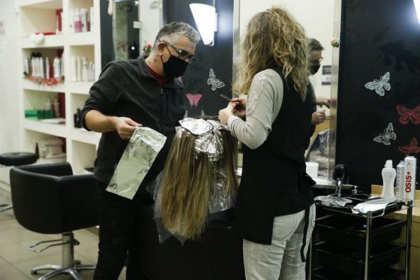 Μετακίνηση από δήμο σε δήμο: Τι ισχύει για τους κωδικούς 2 και 6 – Κομμωτήρια και εκτός του δήμου