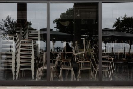 Lockdown : Το σχέδιο για το άνοιγμα των καταστημάτων και της εστίασης