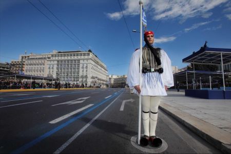 Κυκλοφοριακές ρυθμίσεις σε Αθήνα και Πειραιά λόγω μαθητικών παρελάσεων