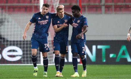 Αστυνομικοί στα σπίτια των παικτών της Άρσεναλ