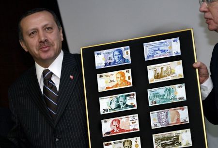 Bloomberg : Η «ηλεκτρική καρέκλα» του κεντρικού τραπεζίτη στη δημοκρατία του Ερντογάν