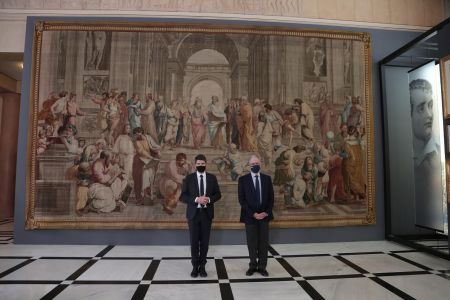 «Η Σχολή των Αθηνών» του Ραφαήλ στο Περιστύλιο της Βουλής των Ελλήνων
