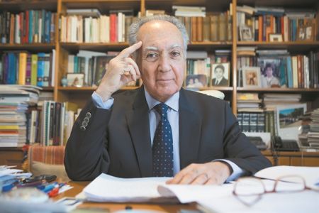 Πασχάλης Κιτρομηλίδης : «Να εντάξουμε το ελληνικό υπόδειγμα στη διεθνή ιστοριογραφία»