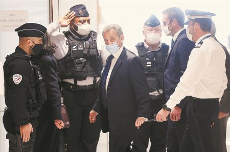 Πολιτική αναταραχή στη Γαλλία μετά την καταδίκη Σαρκοζί