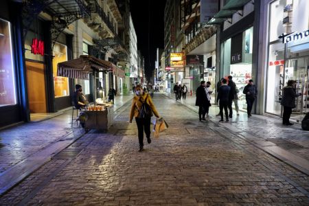 Σαρηγιάννης: Αδύνατο να ανοίξει το λιανεμπόριο πριν τις 12 Απριλίου