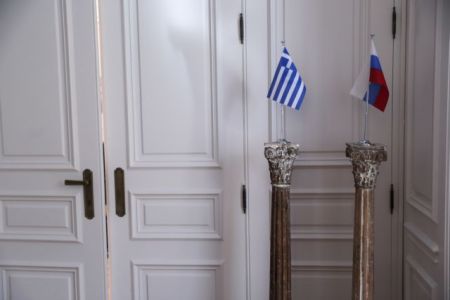 Ο Μισούστιν, το κινητό και τα… παζάρια