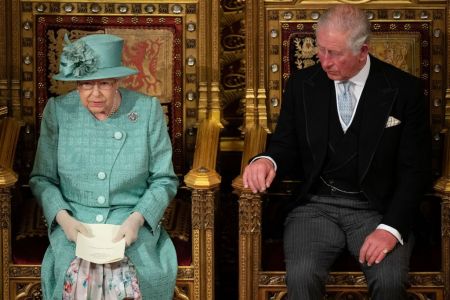 Φήμες για αλλαγή στο βρετανικό θρόνο – Φεύγει η Ελισάβετ… έρχεται ο Κάρολος;