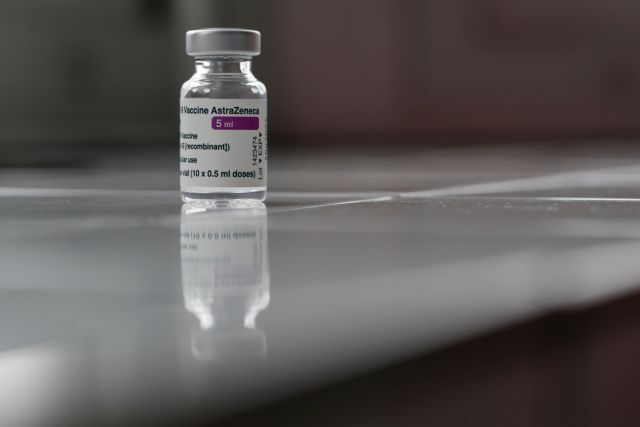 AstraZeneca : Οι οδηγίες της εταιρείας για τα επεισόδια θρομβώσεων – Τι πρέπει να γνωρίζουν όσοι εμβολιαστούν | tovima.gr
