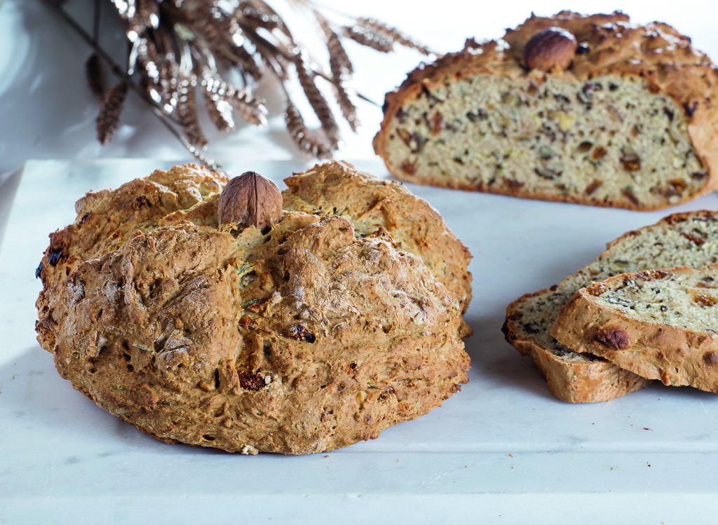 Soda Bread με ξερά σύκα και καρύδια