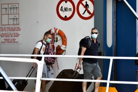 Κορωνοϊός: Παραμένει υποχρεωτική η μάσκα στα ταξί – Τι ισχύει στα πλοία