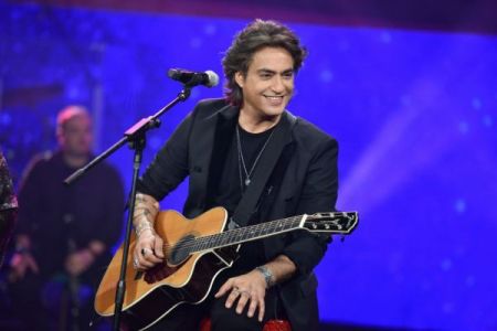 Σπίτι με το MEGA : «Μεγάλωσα απότομα» και «Ποτέ» από τον Διονύση Σχοινά