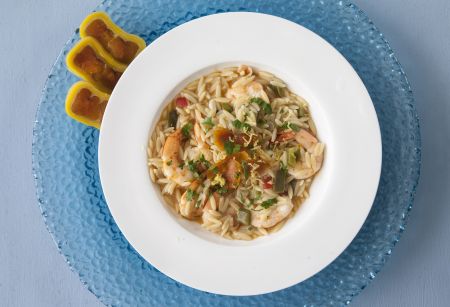 Κριθαράκι με λαχανικά, γαρίδες και αβγοτάραχο