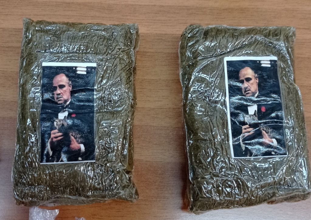 Αργυρούπολη: Πωλούσε ναρκωτικά με φωτογραφίες του «Δον Κορλεόνε»