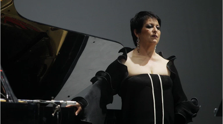 Η σοπράνο του Εθνικού Ύμνου απαντά στους «παντογνώστες» των social media