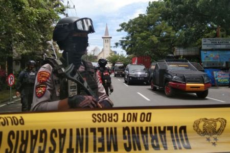 Ινδονησία : Τραυματίες σε επίθεση αυτοκτονίας έξω από εκκλησία