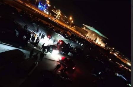 Συνωστισμός χιλιάδων ατόμων στο Φάληρο απόψε
