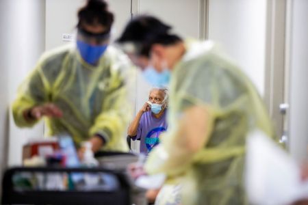 Κορωνοϊός : 1.724 κρούσματα, 65 νεκροί, 738 διασωληνωμένοι