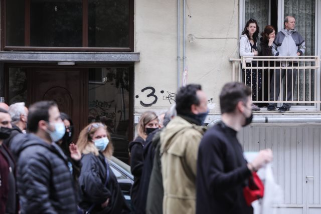 ΝΔ για έκρηξη κρουσμάτων στη Ν. Σμύρνη: Όσοι διοργανώνουν συναθροίσεις ρισκάρουν τη δημόσια υγεία