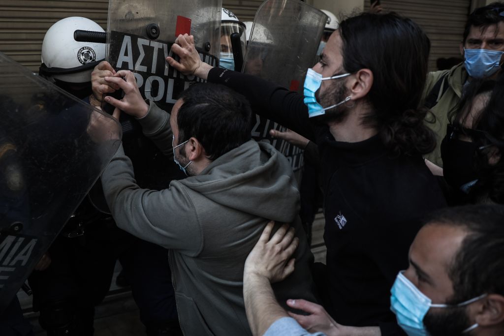 Υπουργείο Υγείας : Ένταση και χημικά σε συγκέντρωση εργαζόμενων υγειονομικών