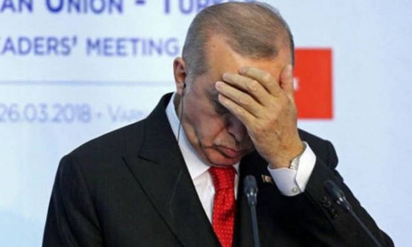 Ερντογάν : Δεν μπορεί να σταματήσει να τραυματίζει τη λίρα με τις παρεμβάσεις του