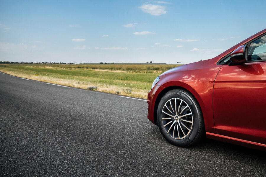 Οδηγώντας προς την προστασία του πλανήτη: 5+1 tips για «πράσινη» οδήγηση