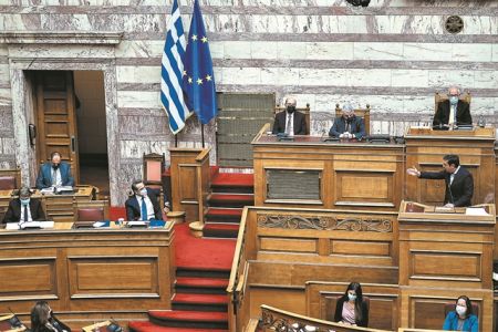 Μετωπική για τα χρέη των κομμάτων
