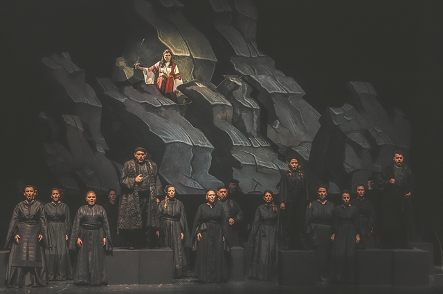 Η Λυρική επιστρέφει στις αίθουσες