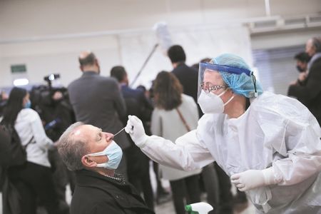 Βήμα-βήμα το σχέδιο μάχης κατά της COVID-19